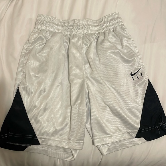 Nike fly basketball shorts - Picture 2 of 3